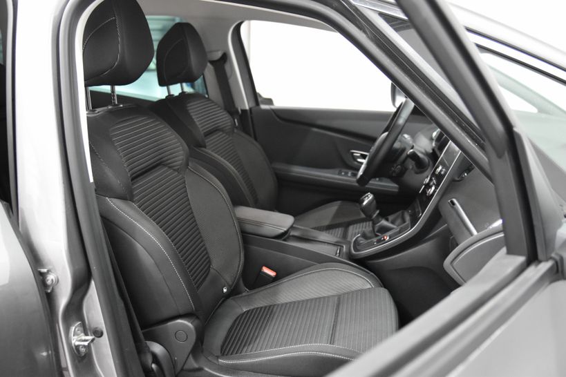 RENAULT GRAND SCENIC IV 2019 - Photo n°8