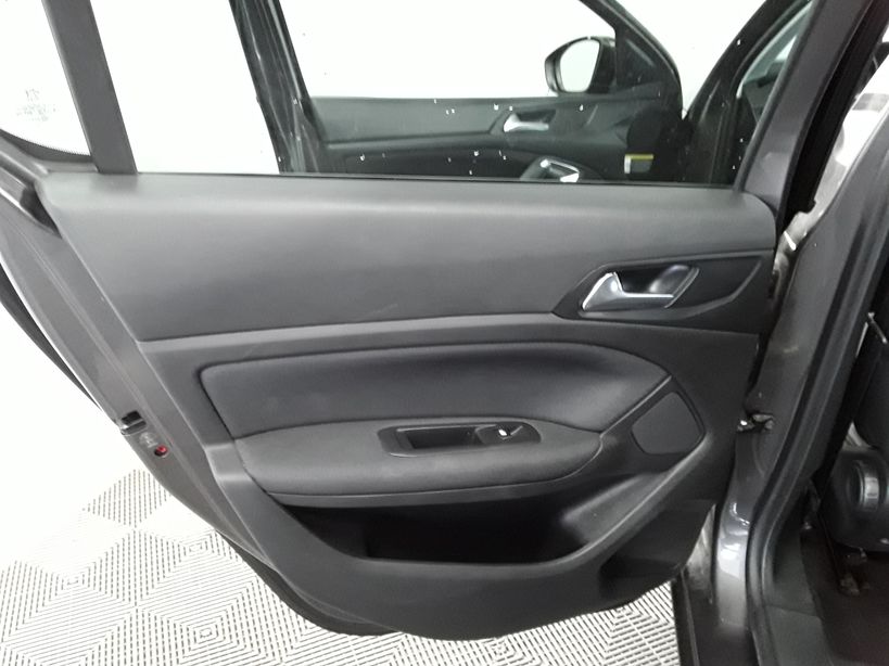 PEUGEOT 308 2018 - Photo n°12