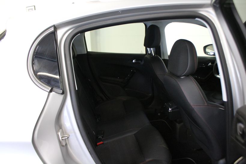 PEUGEOT 208 2018 - Photo n°7