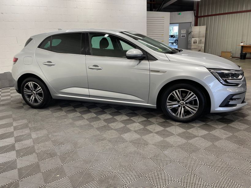 RENAULT MEGANE IV BERLINE 2022 - Photo n°5