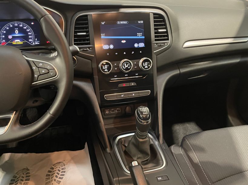 RENAULT MEGANE IV BERLINE 2021 - Photo n°15