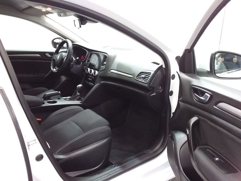 RENAULT MEGANE IV BERLINE 2021 - Photo n°7