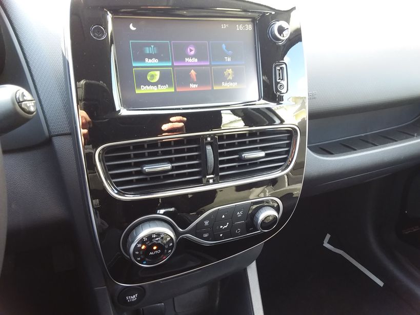 RENAULT CLIO IV ESTATE 2017 - Photo n°17