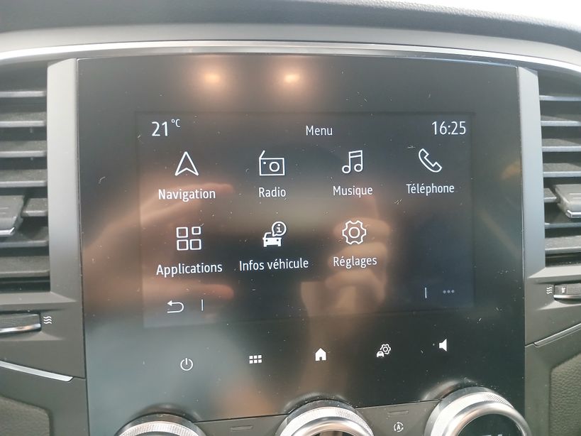 RENAULT MEGANE IV BERLINE 2021 - Photo n°15