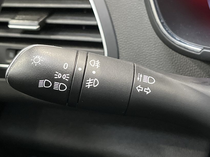 RENAULT MEGANE IV BERLINE 2021 - Photo n°28