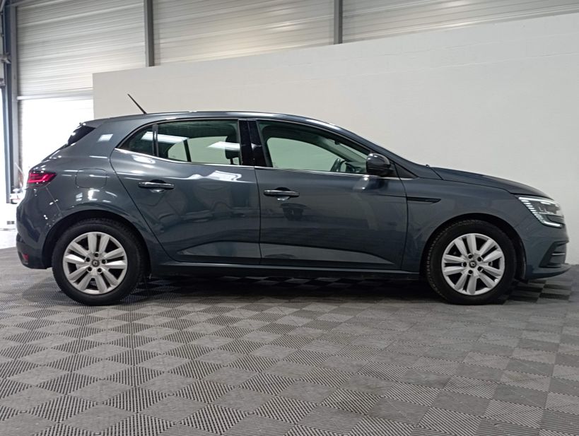 RENAULT MEGANE IV BERLINE 2021 - Photo n°10