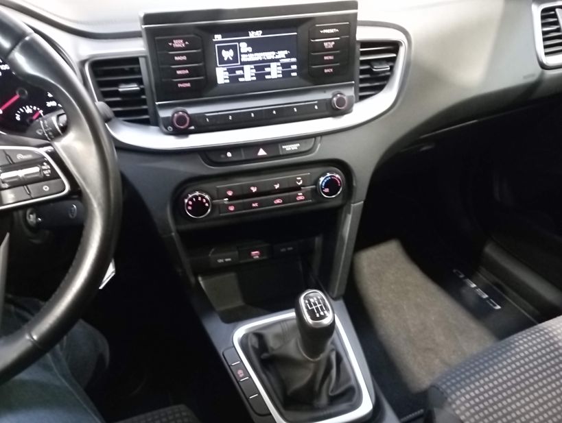 KIA CEED SW 2020 - Photo n°17