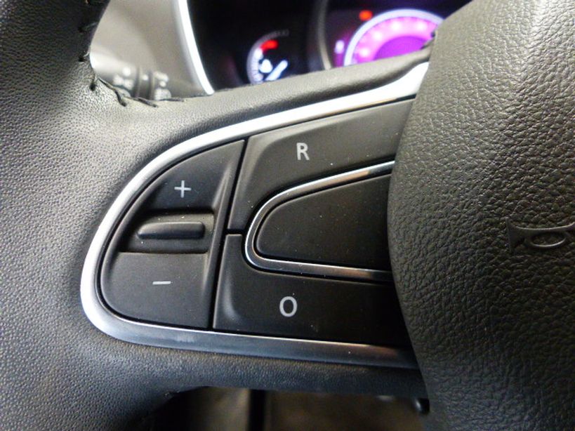 RENAULT MEGANE IV BERLINE 2017 - Photo n°16