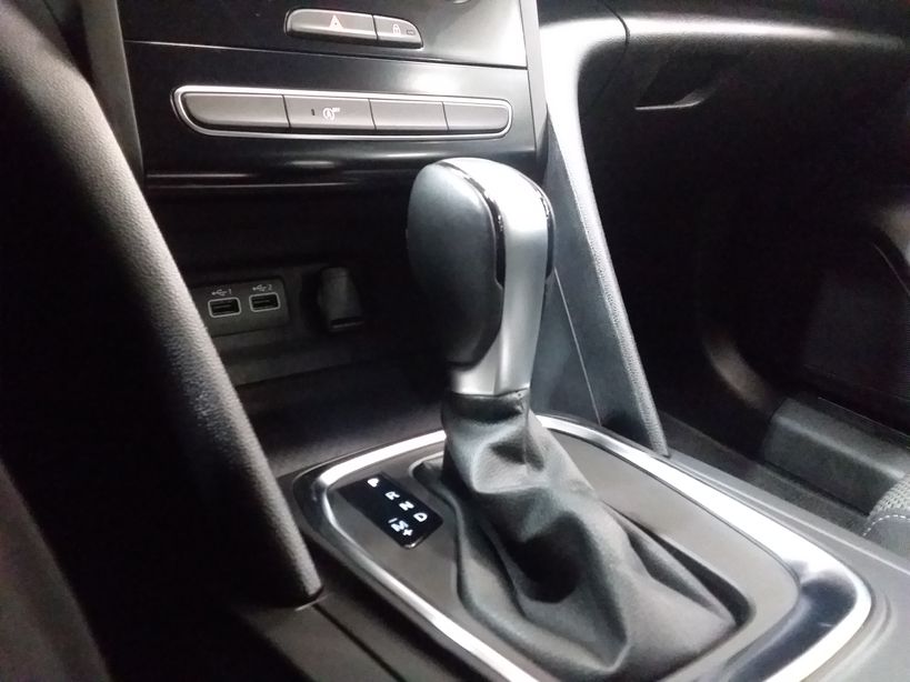 RENAULT MEGANE IV BERLINE 2023 - Photo n°21