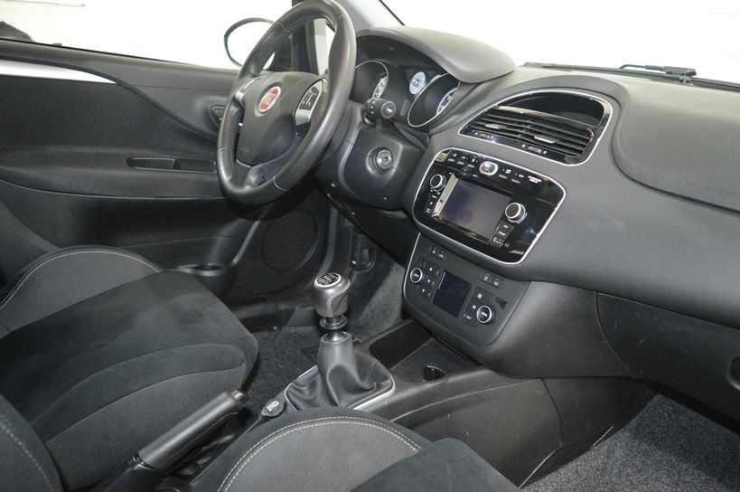 FIAT PUNTO 2017 - Photo n°19