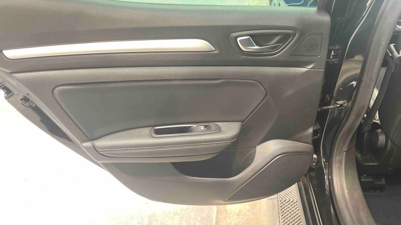 RENAULT MEGANE IV BERLINE 2021 - Photo n°25