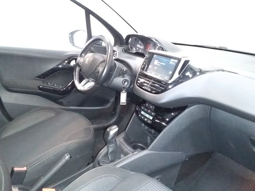 PEUGEOT 208 2018 - Photo n°5