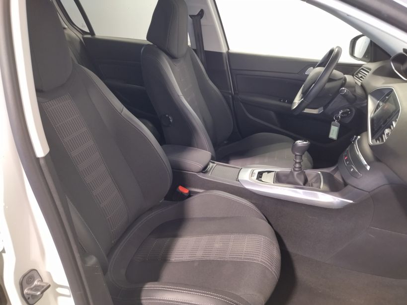 PEUGEOT 308 2020 - Photo n°8
