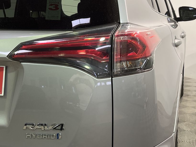 TOYOTA RAV4 HYBRIDE RC18 PRO 2019 - Photo n°7
