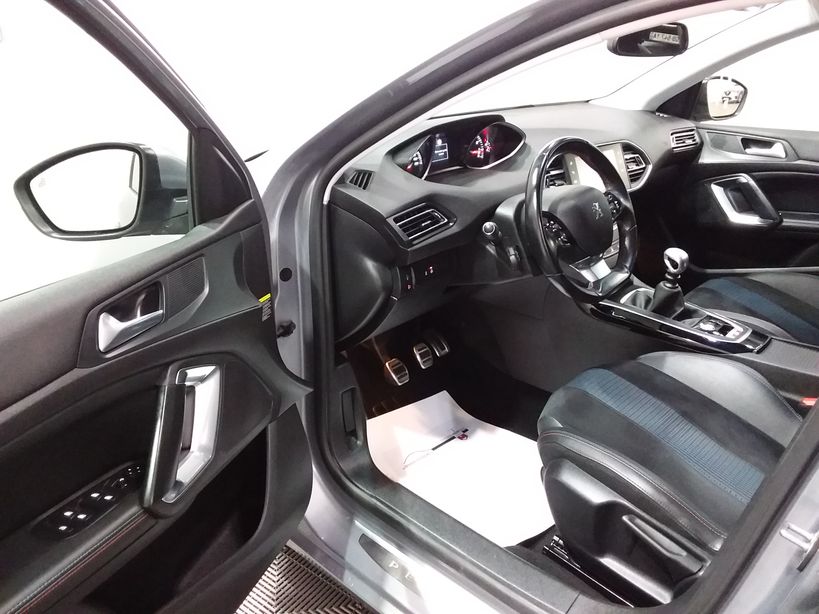 PEUGEOT 308 2019 - Photo n°12
