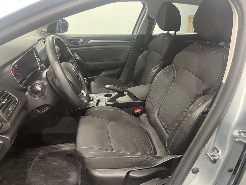 RENAULT MEGANE IV BERLINE 2022 - Photo n°35
