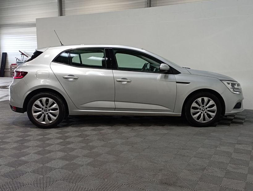 RENAULT MEGANE IV BERLINE 2017 - Photo n°9