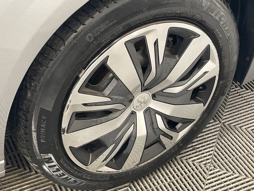 PEUGEOT 208 2023 - Photo n°8