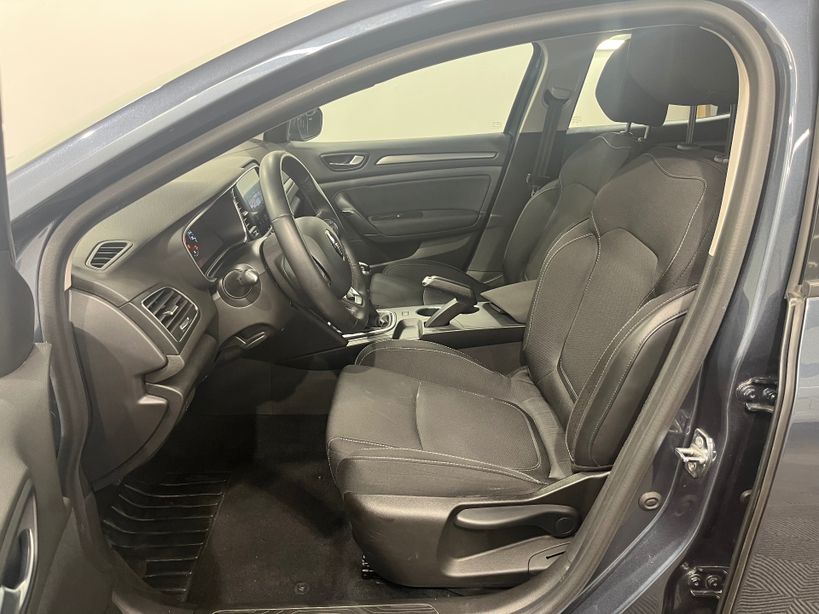 RENAULT MEGANE IV BERLINE 2021 - Photo n°23
