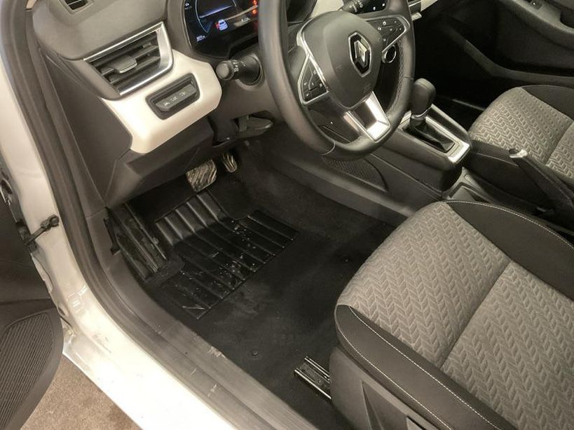 RENAULT CLIO V 2022 - Photo n°6