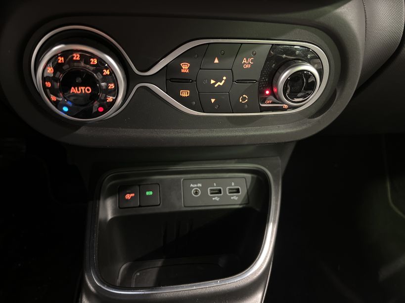 RENAULT TWINGO III 2020 - Photo n°17
