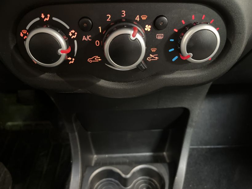 RENAULT TWINGO III 2017 - Photo n°14