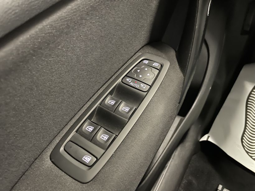 RENAULT MEGANE IV BERLINE 2021 - Photo n°16