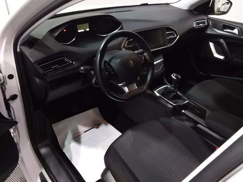 PEUGEOT 308 2020 - Photo n°13