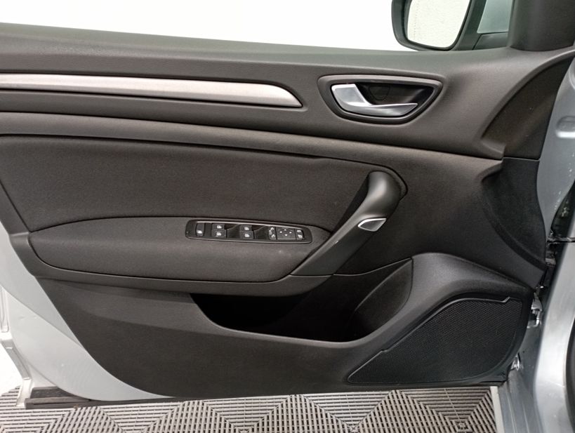 RENAULT MEGANE IV BERLINE 2021 - Photo n°35