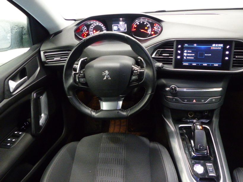 PEUGEOT 308 2019 - Photo n°8