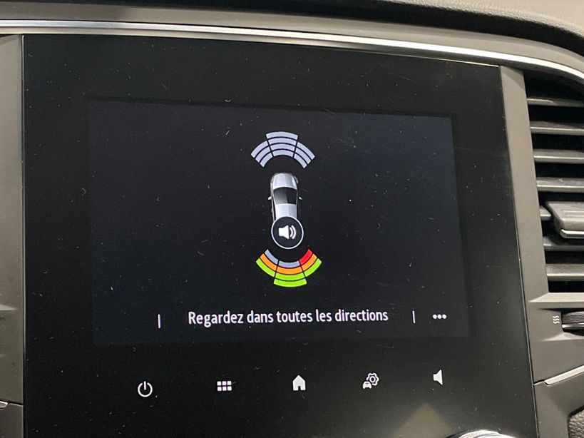 RENAULT MEGANE IV BERLINE 2021 - Photo n°12