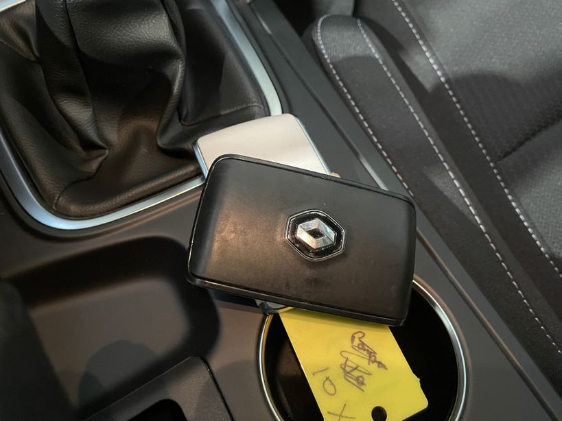 RENAULT MEGANE IV BERLINE 2022 - Photo n°26