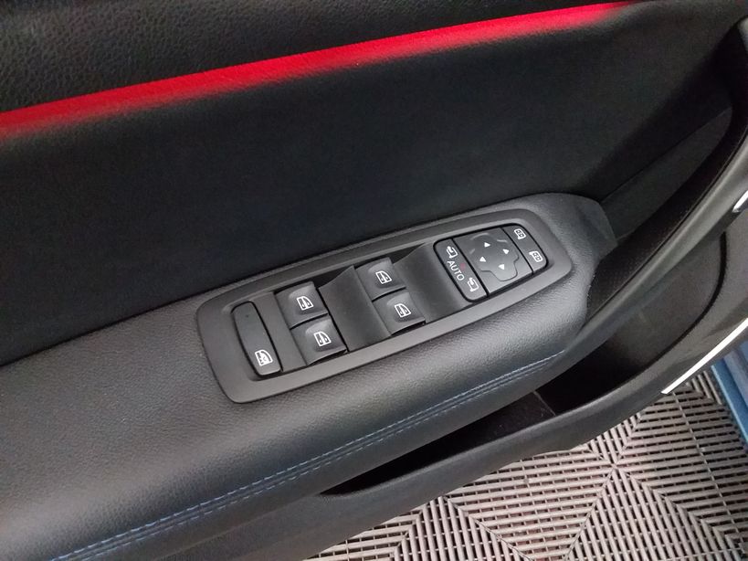 RENAULT MEGANE IV ESTATE 2016 - Photo n°31