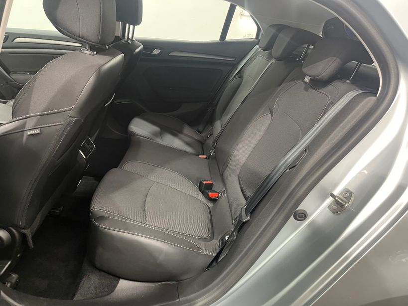 RENAULT MEGANE IV BERLINE 2023 - Photo n°16
