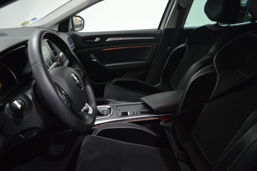RENAULT MEGANE IV BERLINE 2017 - Photo n°8