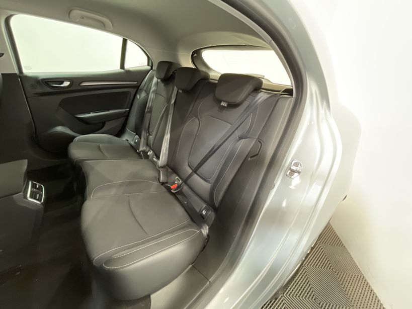 RENAULT MEGANE IV BERLINE 2022 - Photo n°10