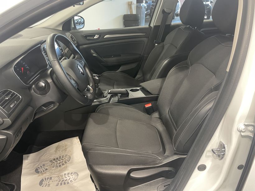 RENAULT MEGANE IV BERLINE 2022 - Photo n°11