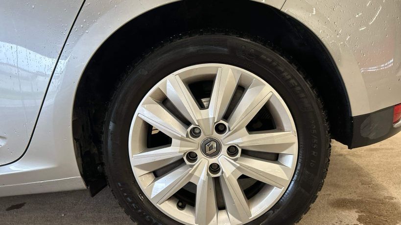 RENAULT MEGANE IV BERLINE 2021 - Photo n°6