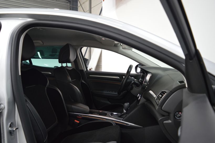 RENAULT MEGANE IV BERLINE 2019 - Photo n°14