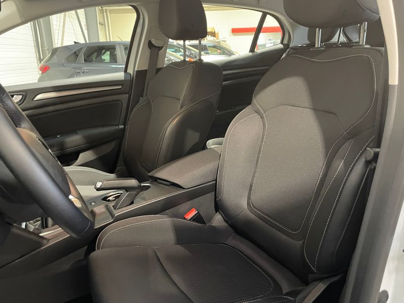 RENAULT MEGANE IV BERLINE 2021 - Photo n°11