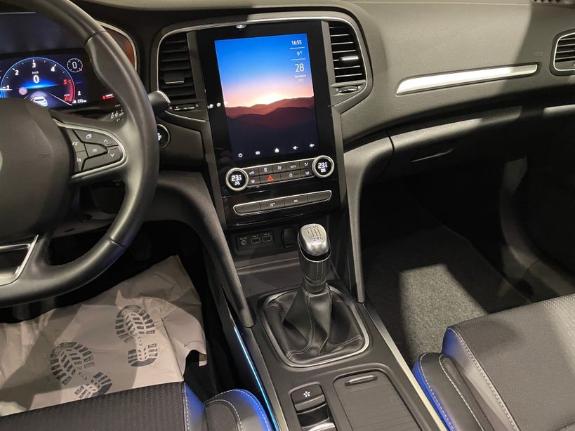 RENAULT MEGANE IV BERLINE 2022 - Photo n°15