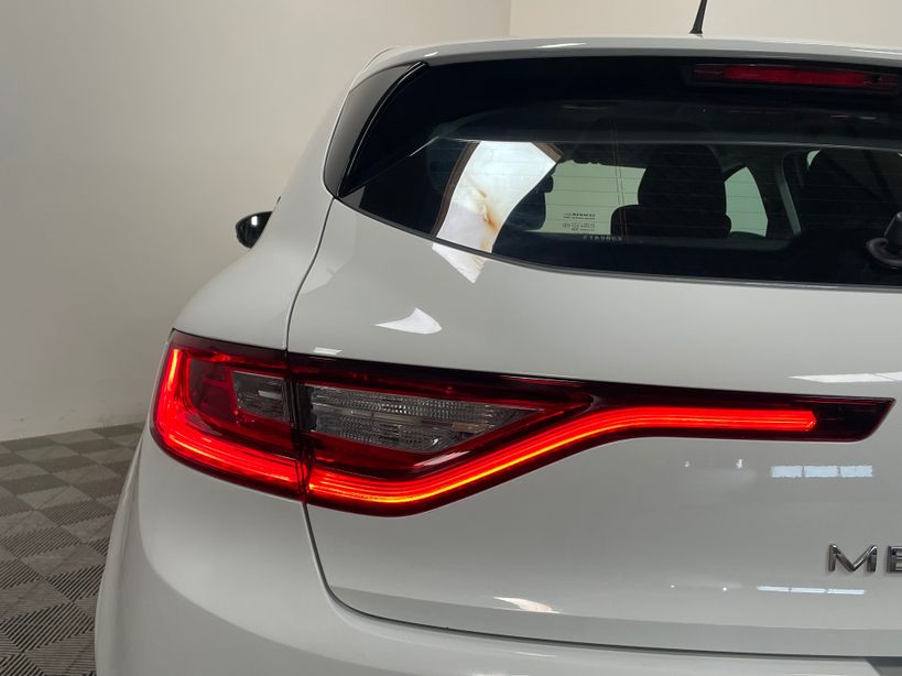 RENAULT MEGANE IV BERLINE BUSINESS 2020 - Photo n°6