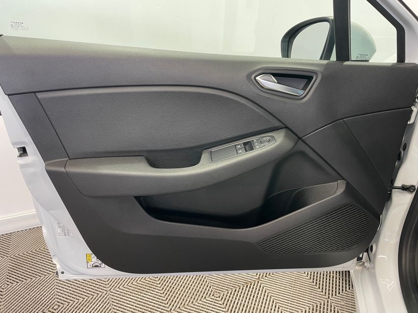 RENAULT CLIO V 2021 - Photo n°8