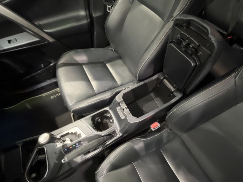 TOYOTA RAV4 HYBRIDE RC18 PRO 2019 - Photo n°19