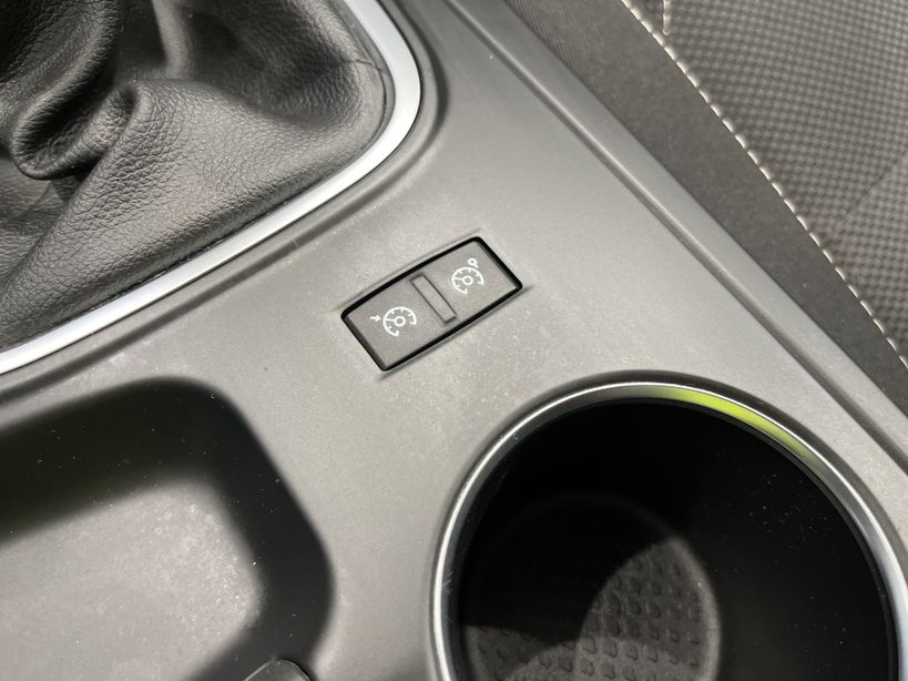 RENAULT MEGANE IV ESTATE 2017 - Photo n°19