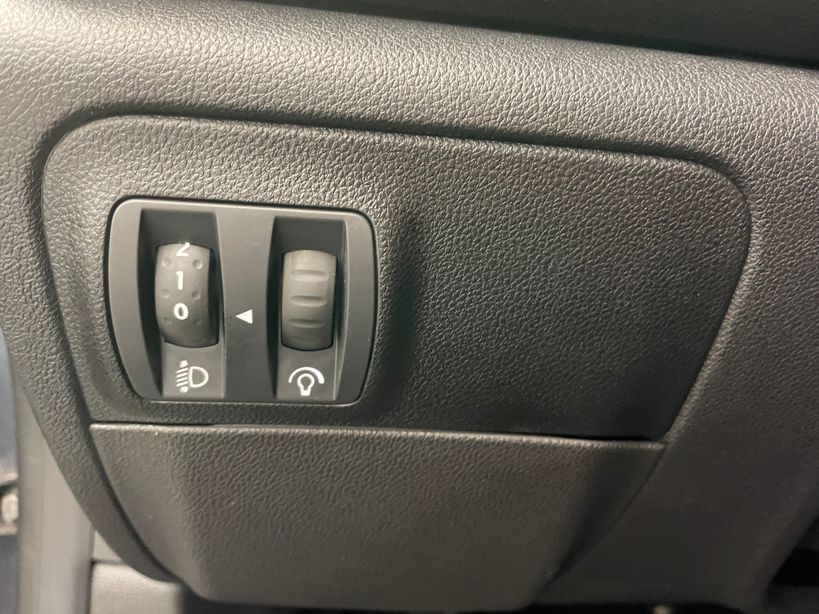 RENAULT MEGANE IV BERLINE 2022 - Photo n°16