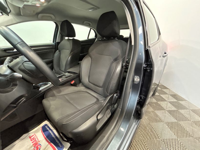 RENAULT MEGANE IV BERLINE 2023 - Photo n°9