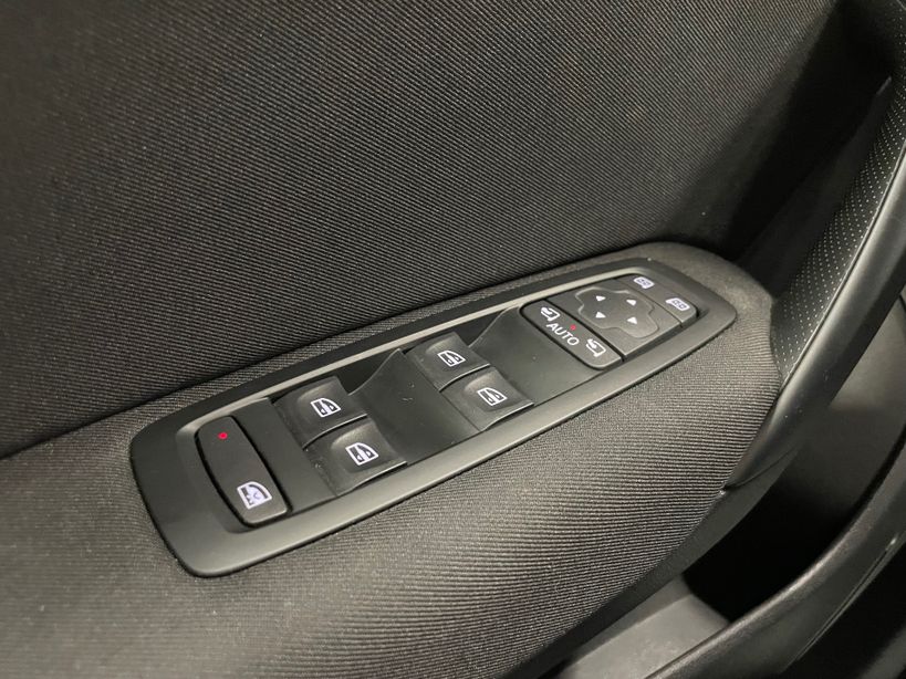 RENAULT MEGANE IV BERLINE 2021 - Photo n°16