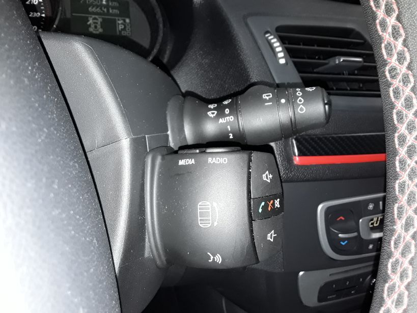 RENAULT MEGANE III COUPE 2015 - Photo n°16
