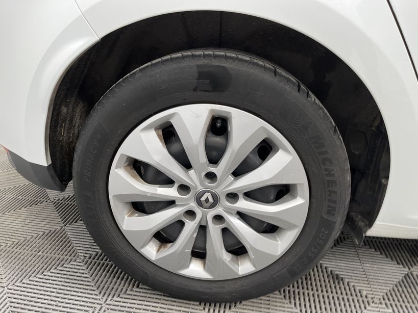 RENAULT MEGANE IV BERLINE 2021 - Photo n°6